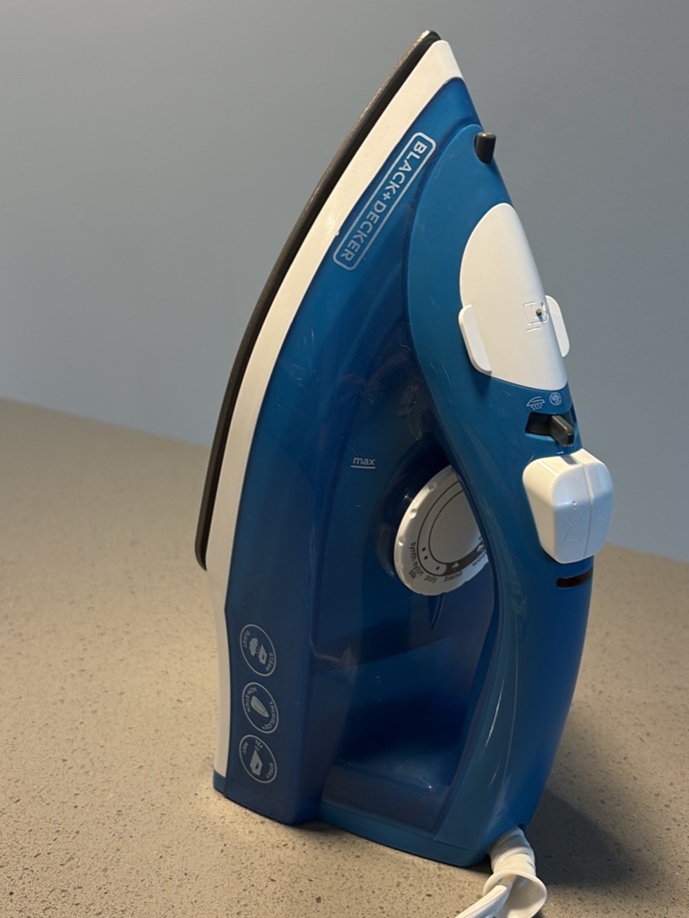 Black & Decker Blue and White Compact Steam Iron